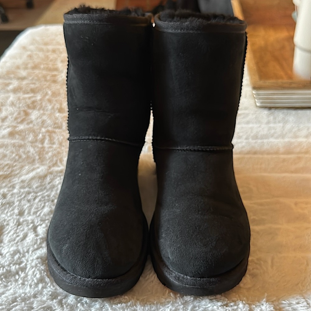 Black Classic Short Ugg II